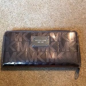Mhchael Kors silver wallet.